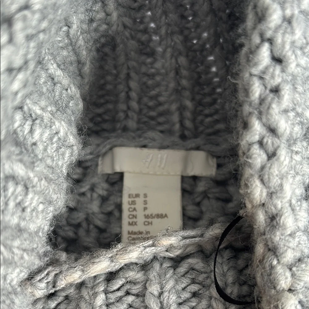 H&M Gray Chunky Knit Turtleneck Sweater - Picture 2 of 8